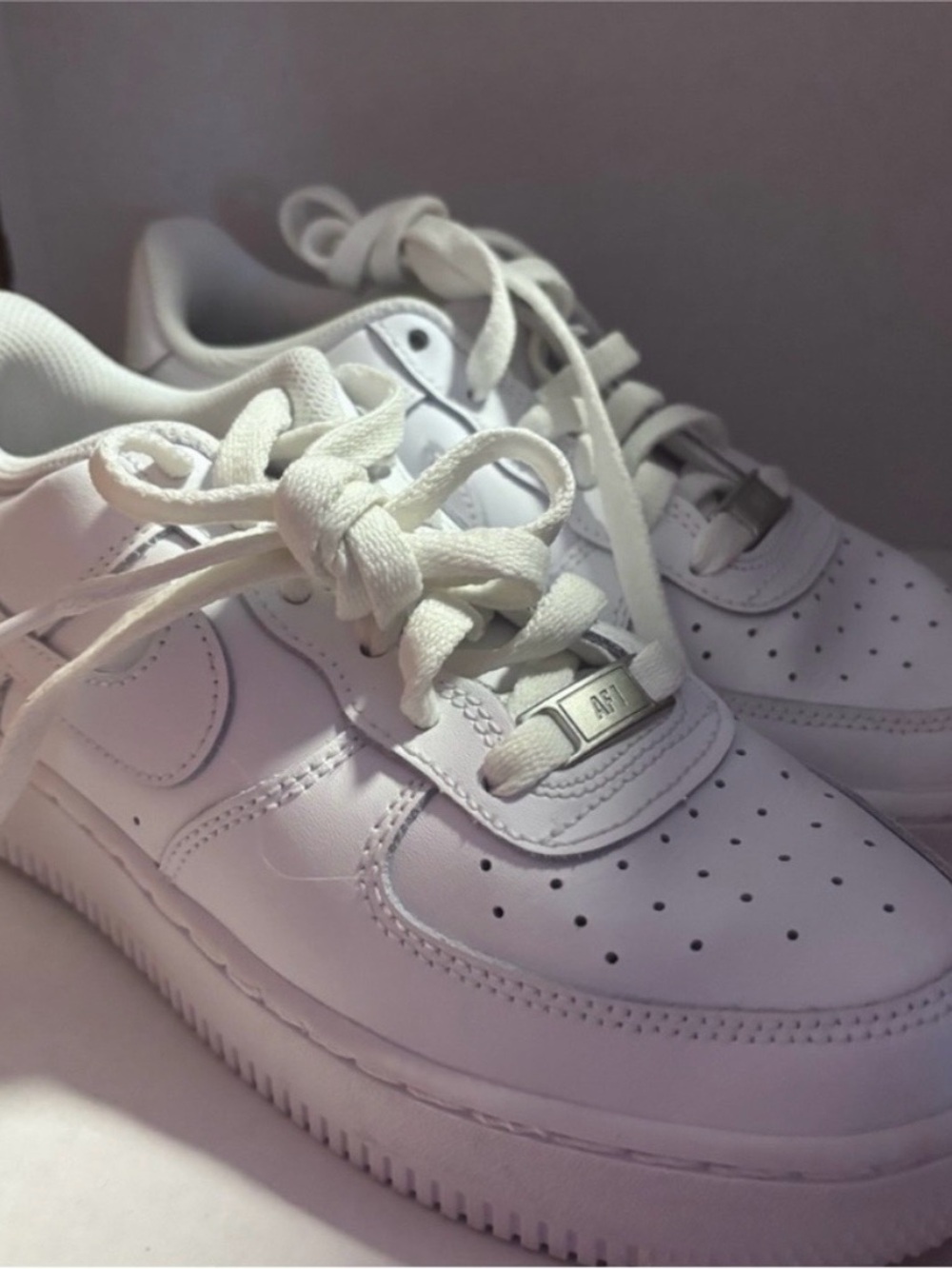 Nike Air Force 1 LE Youth Triple White Sneakers